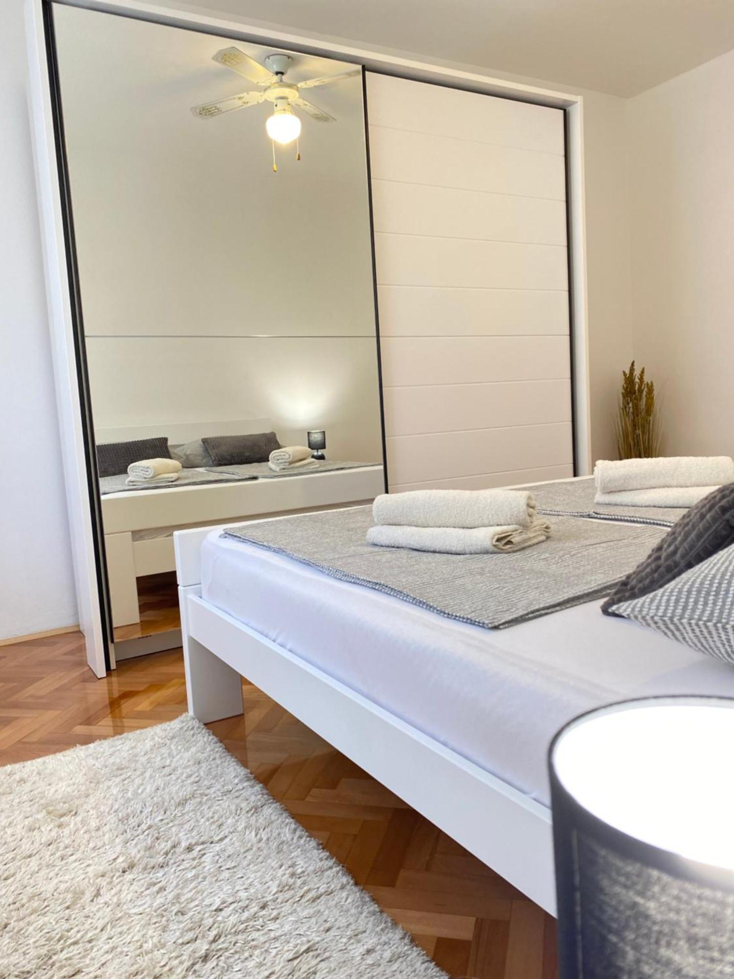 Charming Old Town Apartment 시베니크 외부 사진
